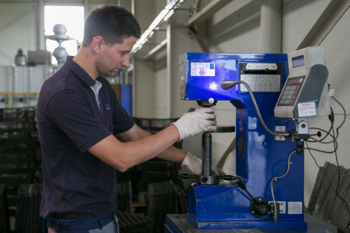 Materialprüfung bei STEIBA Härtetechnik GmbH